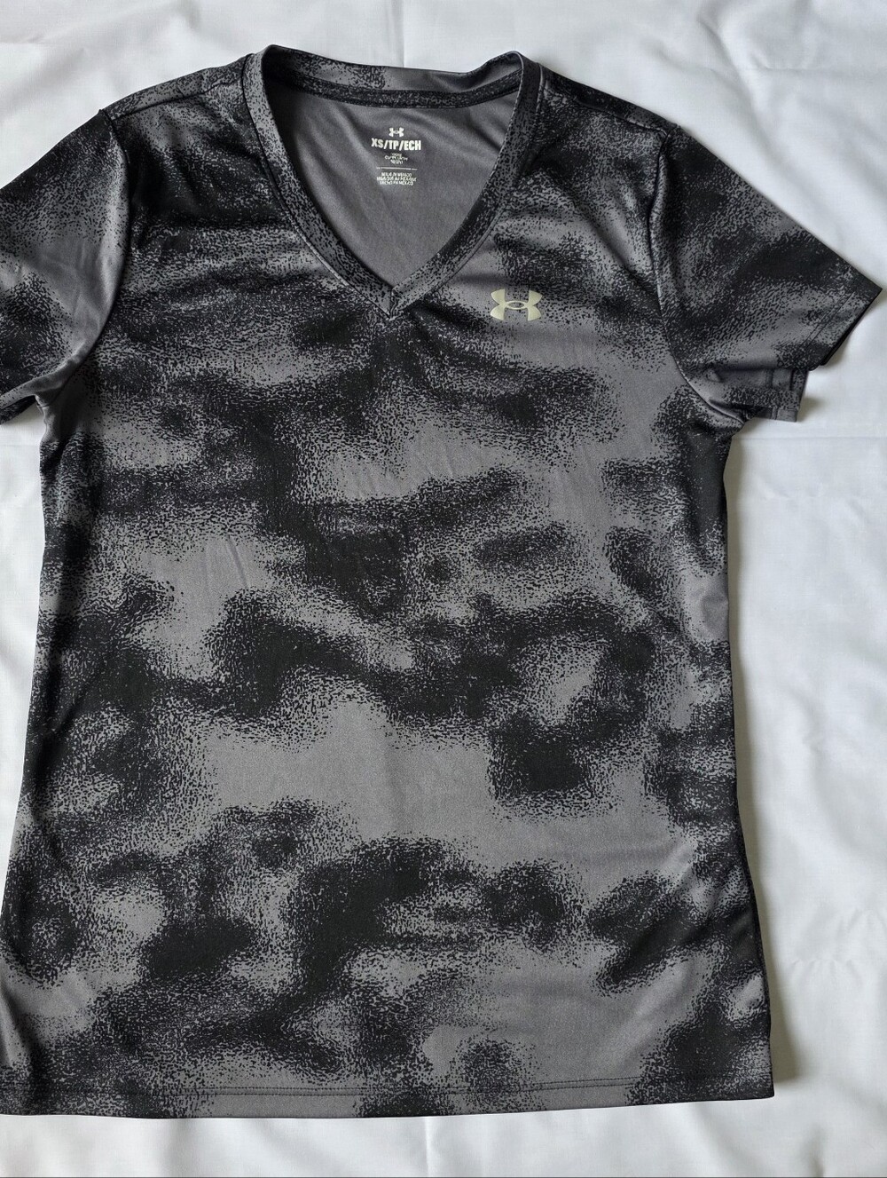 Under Armour Women’s Black & Gray Performance V-Neck Tee